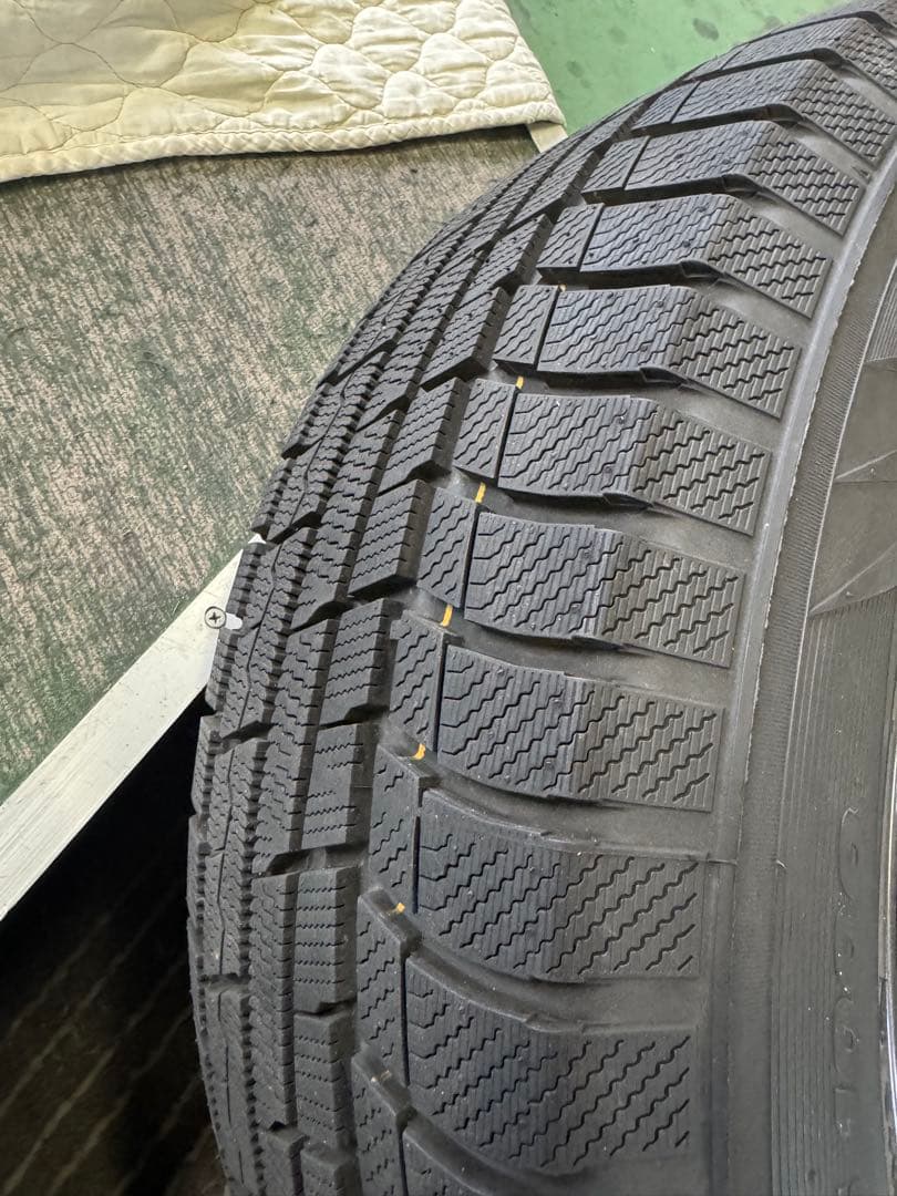 トーヨー　ウィンタートランパス　タイヤ・ホイールセット　215/70R16