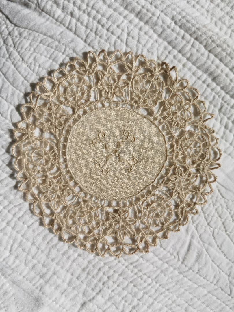 アンティーク イタリア レティシアレース刺繍 花のニードルワーク リネンドイリー