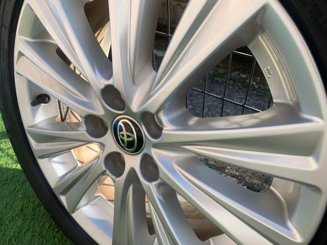 トヨタ純正　30系18インチ ホイール