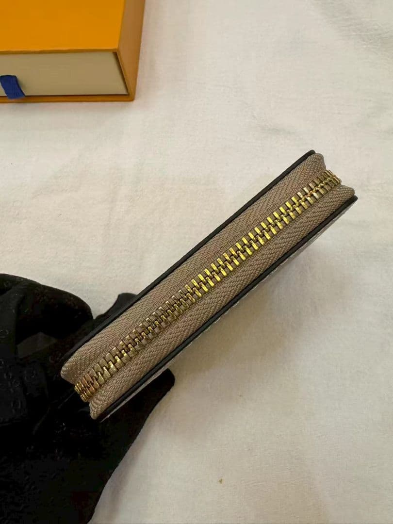 早い者勝ち！ ファスナー 財布 小銭入れ