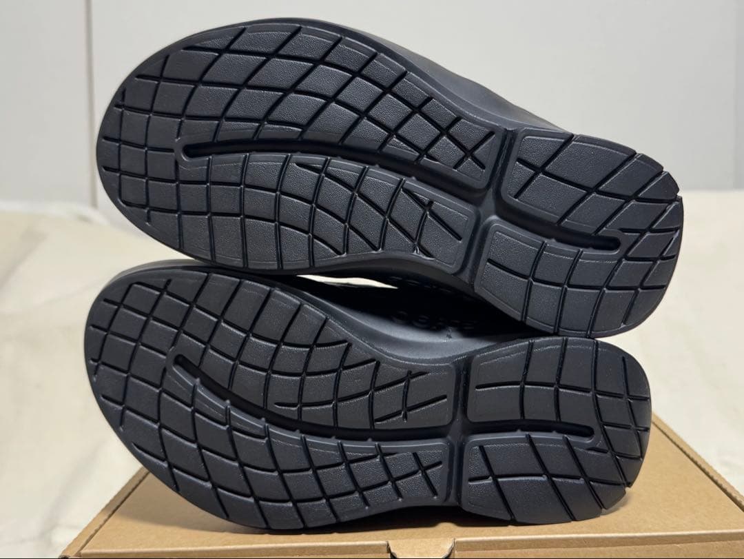 US9 OOFOS OOcoozie Thermo Mule 黒 ウーフォス