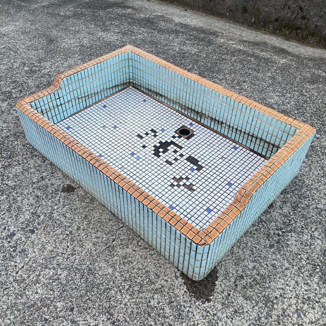 ガーデンシンク 水色と白のタイル