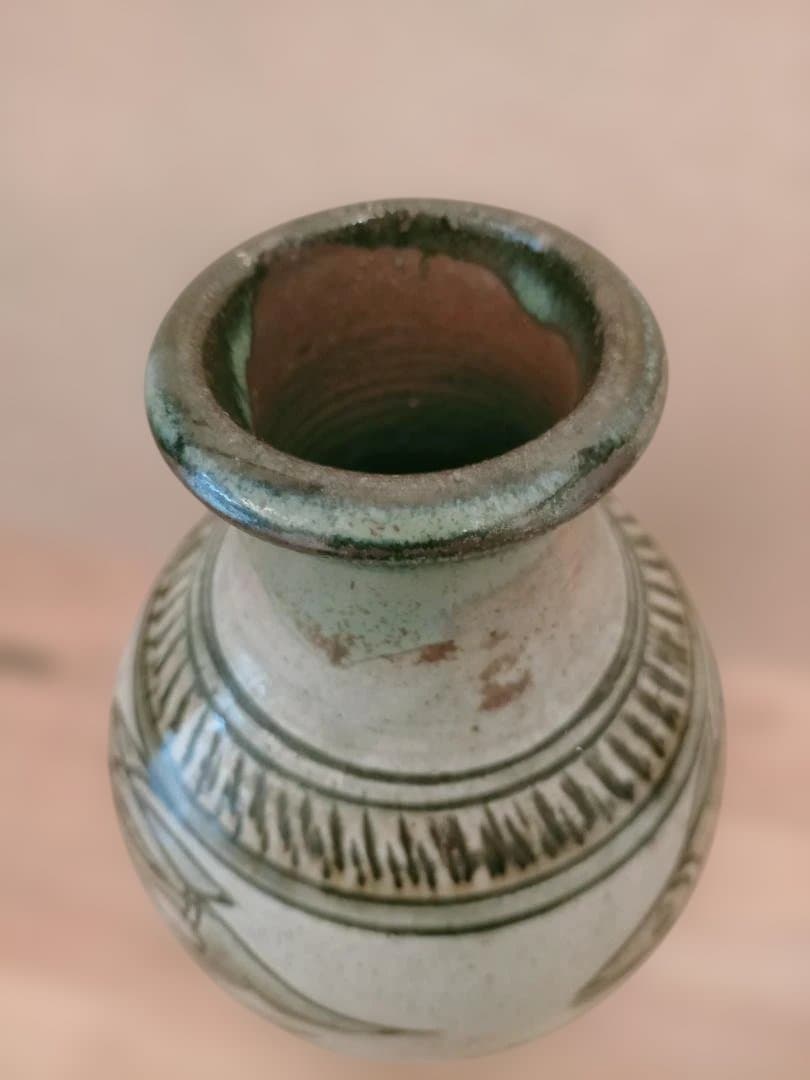 金城次郎さん　魚7匹描かれた壺