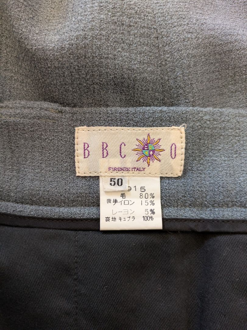 BBCOのライトグリーンのダブルジャケットとストレートパンツのセットアップスーツ