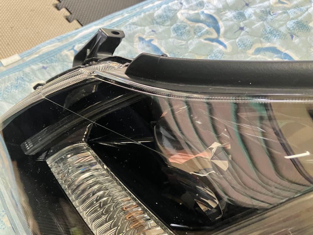 200系クラウン　左ヘッドライト