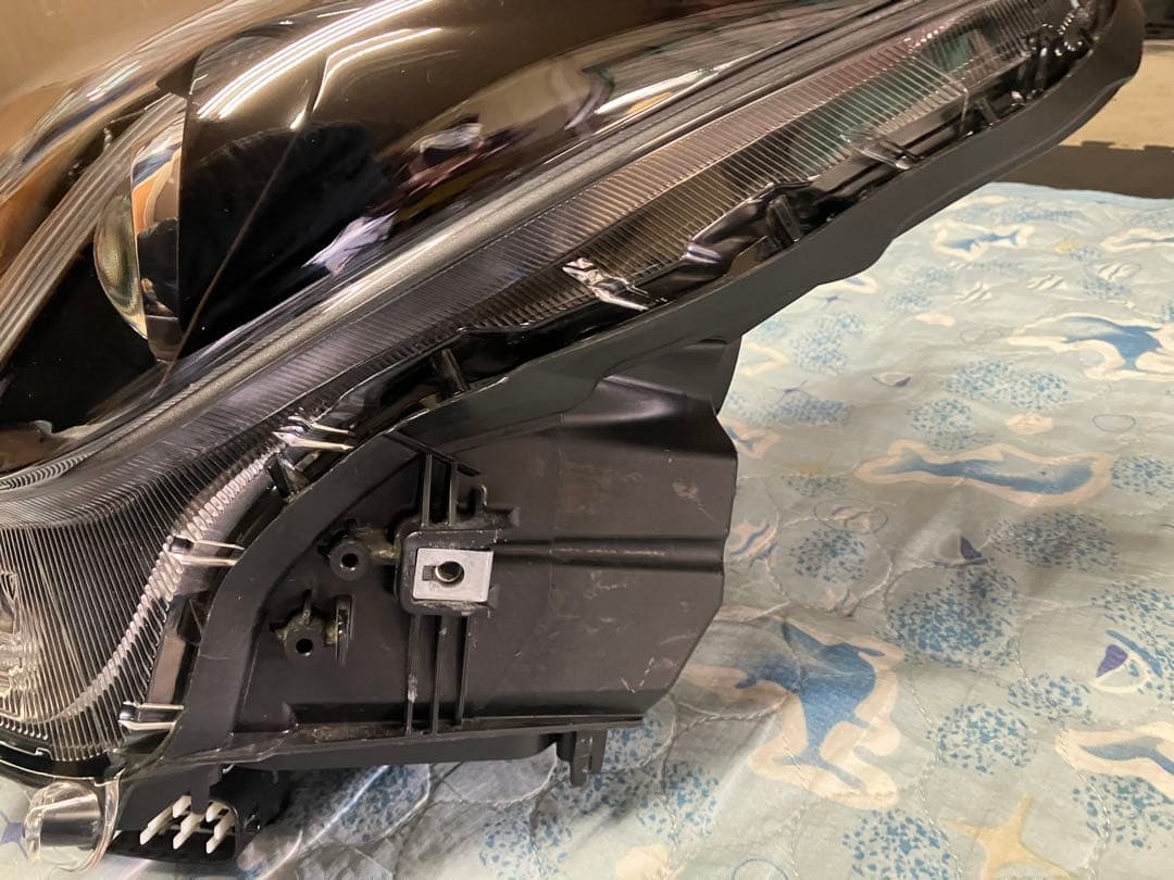 200系クラウン　左ヘッドライト