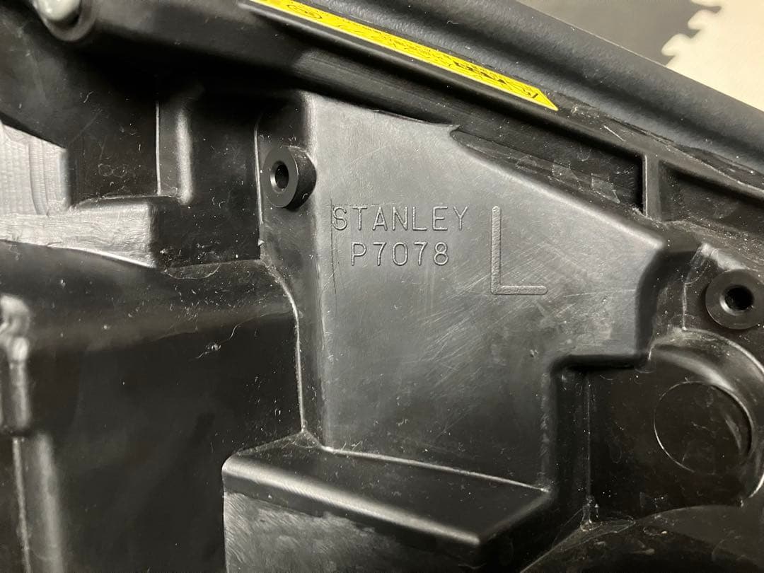 200系クラウン　左ヘッドライト