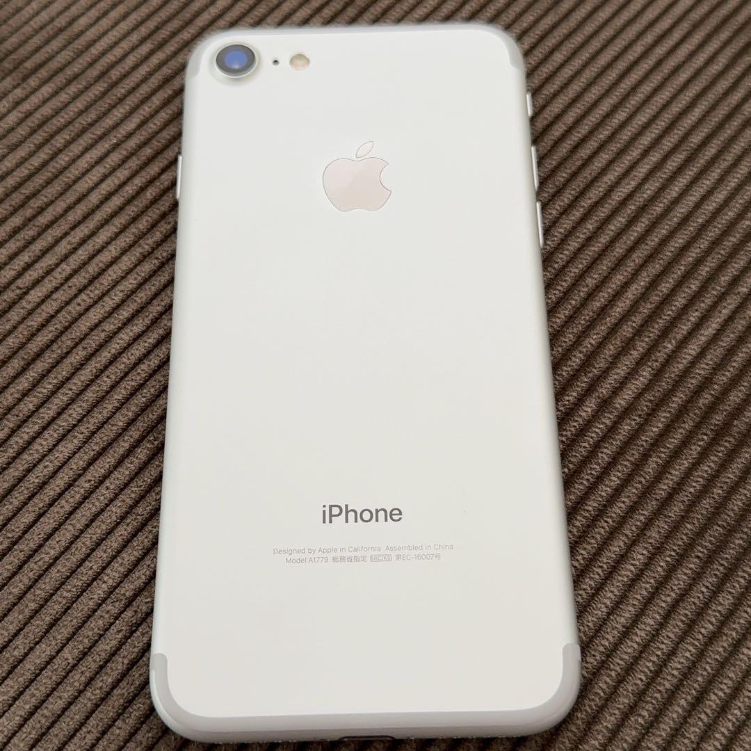 極美品　iPhone7 32GB シルバー　本体