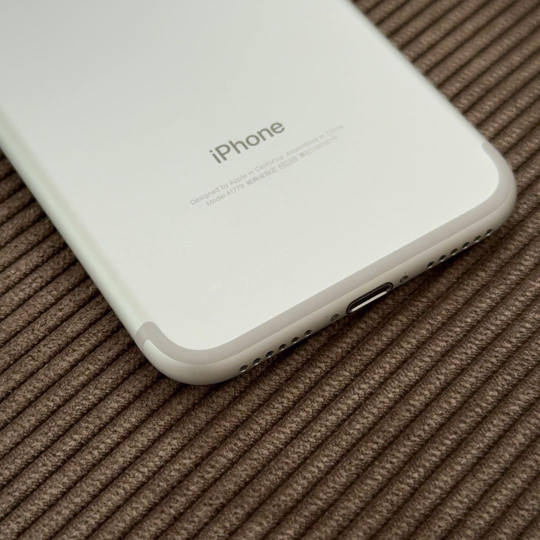 極美品　iPhone7 32GB シルバー　本体