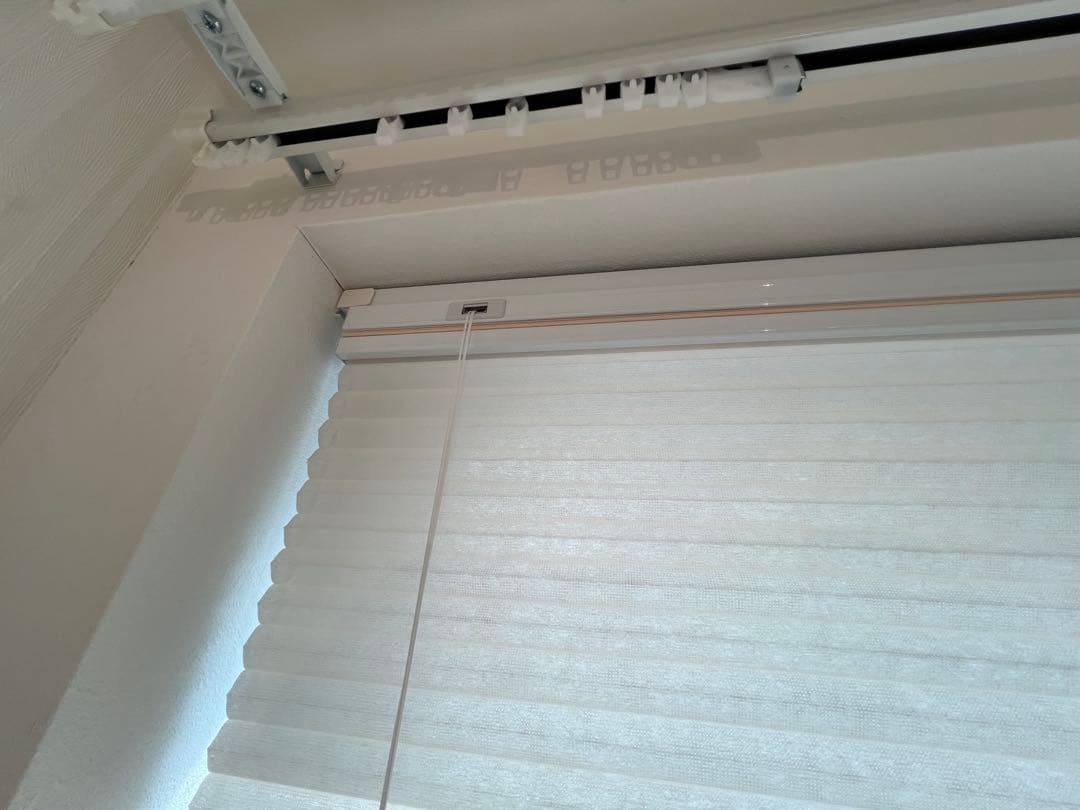 TUISS DECOR 採光トップダウンハニカムシェード