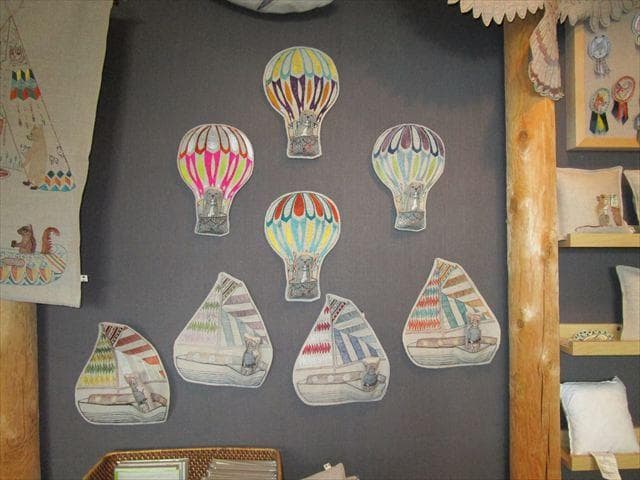 コーラル＆タスク「メガネと目の刺繍」ポーチ（リネン裏地・天ジッパー付） N91