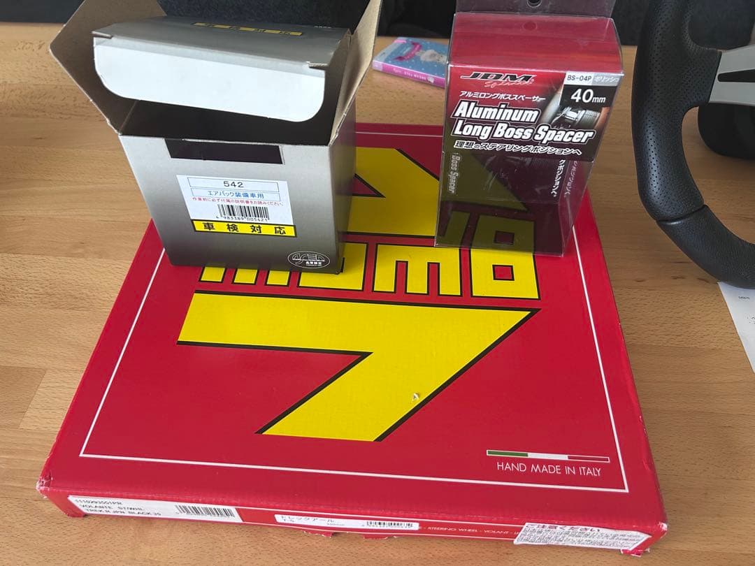 モモステトレックR T5ハイエースフルセットessexコラムカバーなど付属品多数