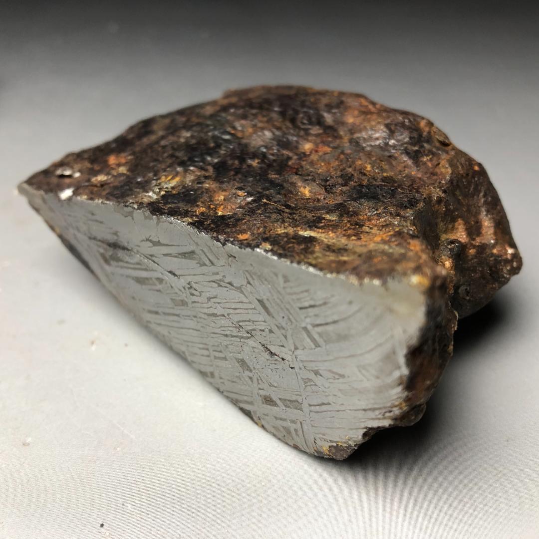 アルタイ隕石　隕石 鉄隕石　エンドカット　ナチュラル　重さ約680ｇ