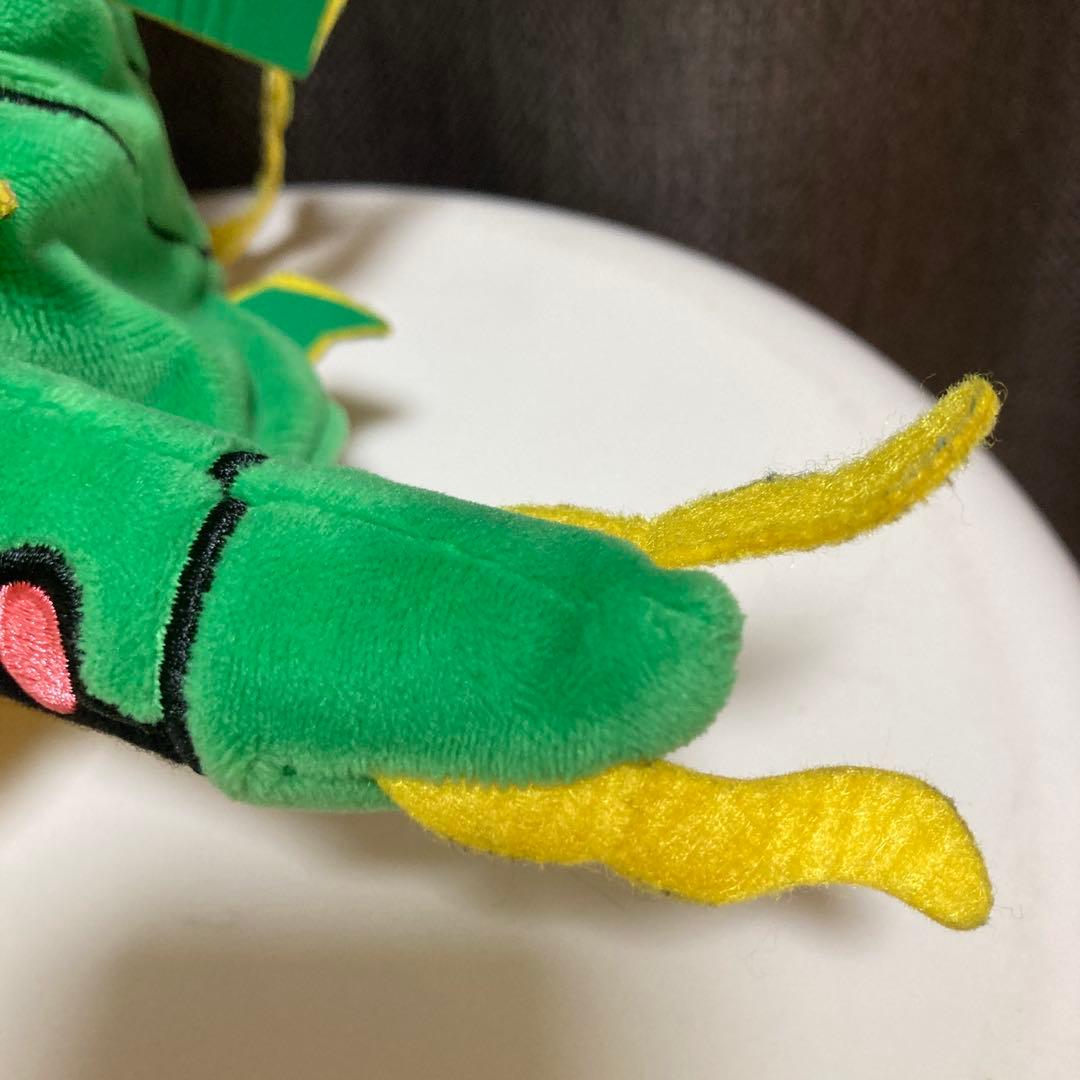 メガレックウザのポンチョを着たピカチュウ ぬいぐるみ