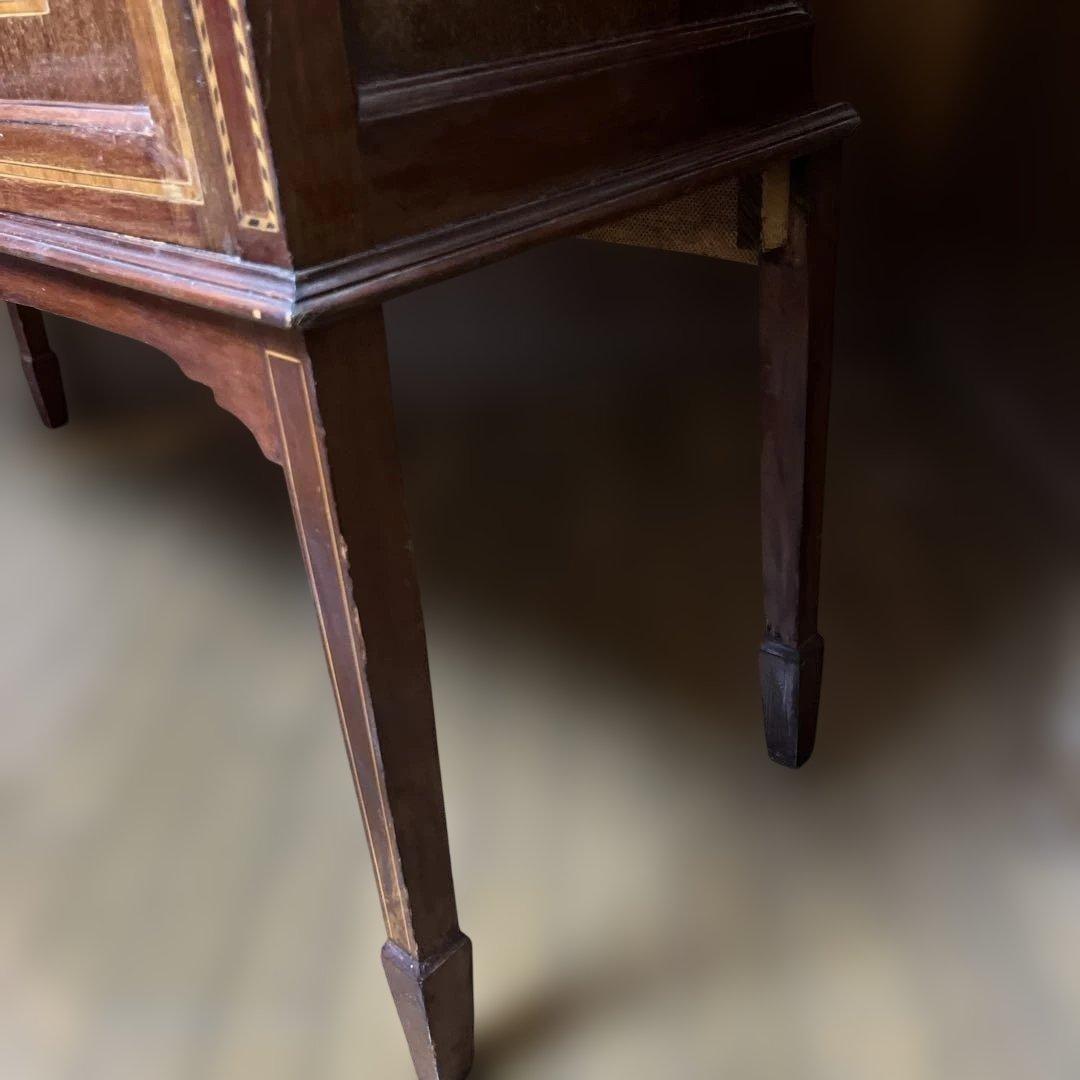 英国アンティーク　木製ガラス扉キャビネット