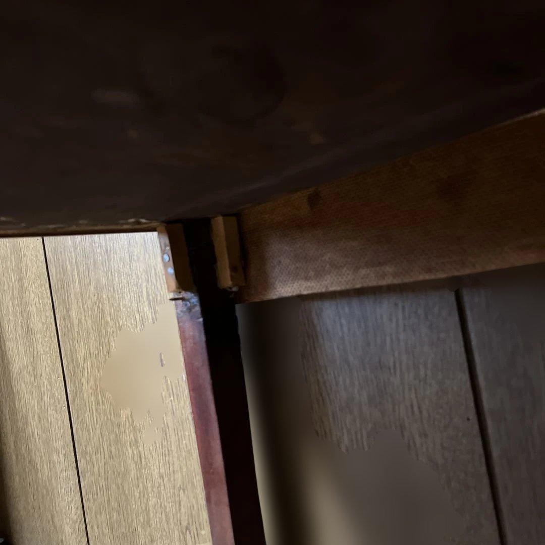 英国アンティーク　木製ガラス扉キャビネット