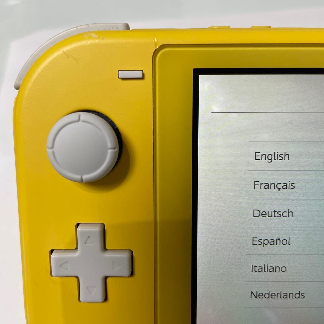 Switchライト　イエロー　本体