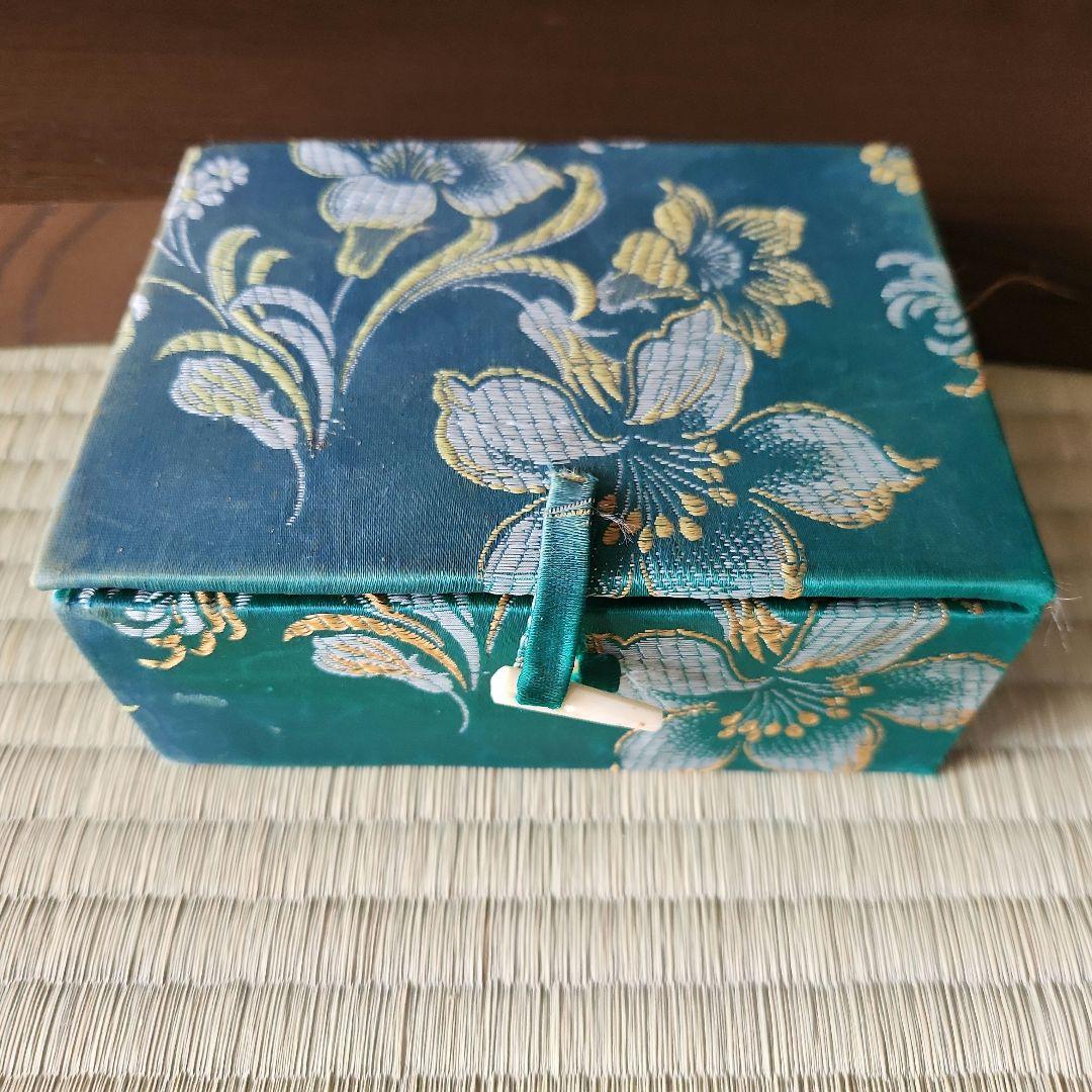 中国　天然石 晶石　龍 ？　置物　箱入り　ヴィンテージ