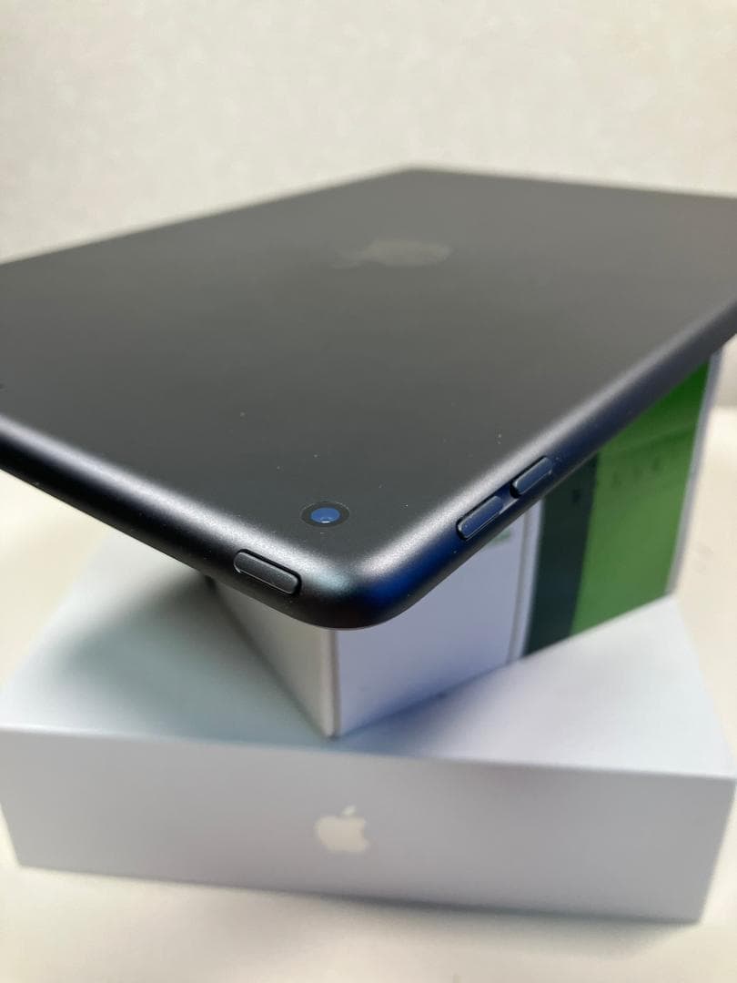 iPad 第8世代　32GB グレー　Wi-Fiモデル　カバーガラス付