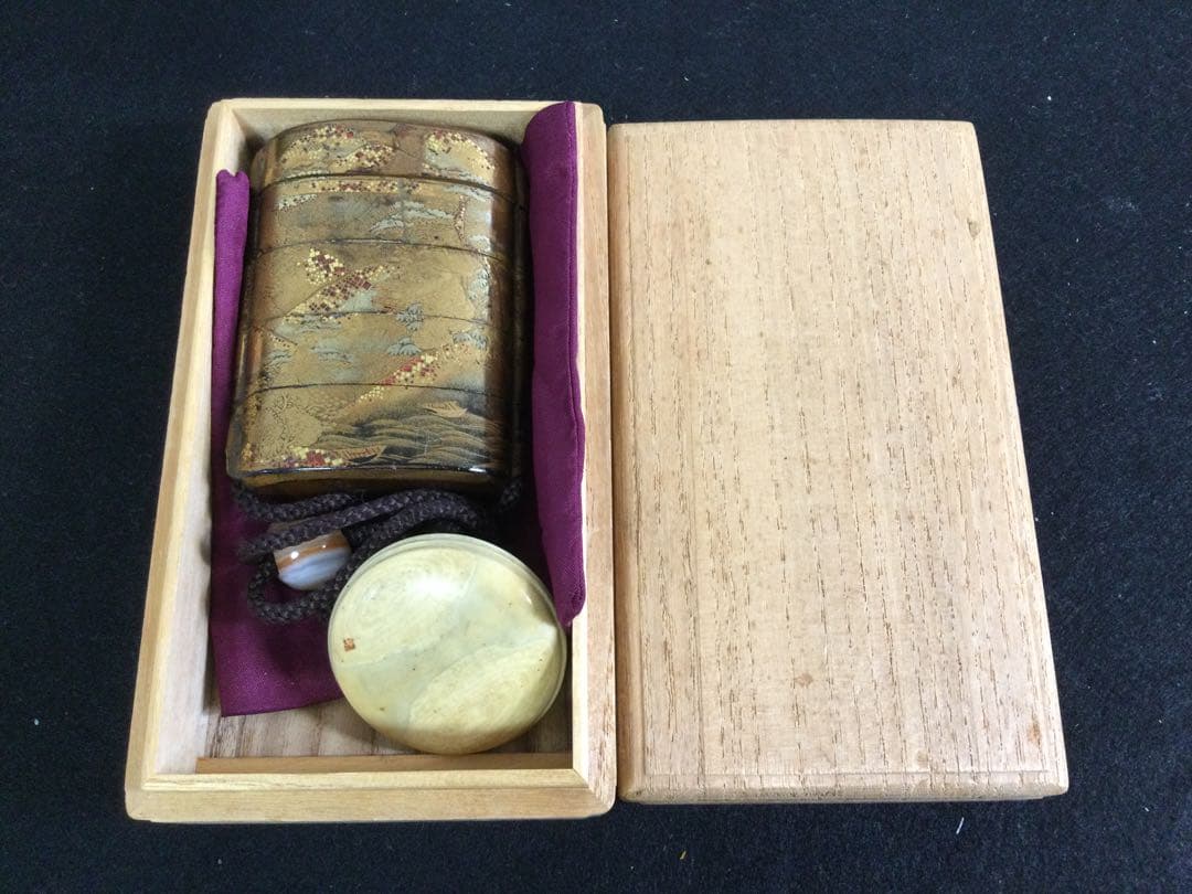 時代物 金蒔絵印籠 内梨地 銘無し 箱付 Md