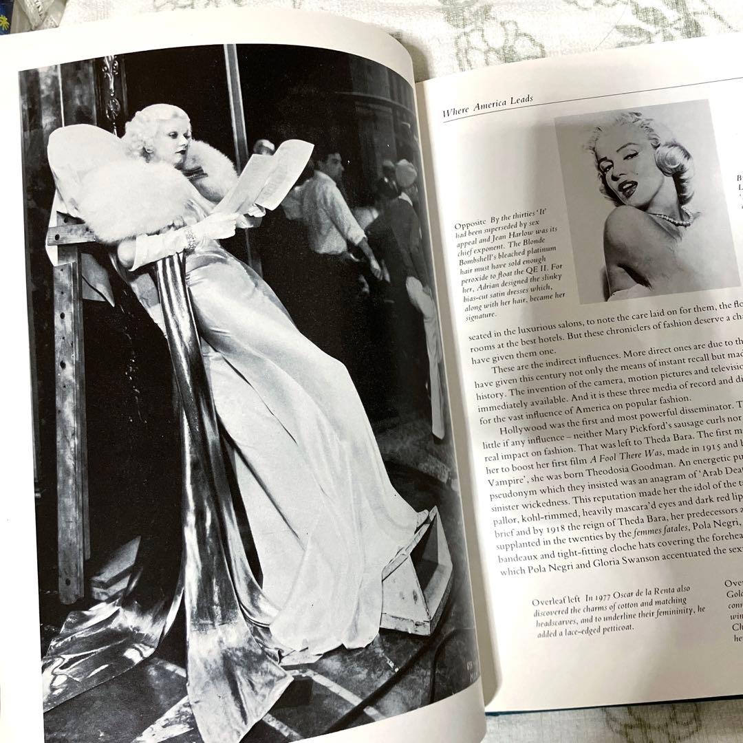 セール❣️　THE CHANGING WORLD OF FASHION【美術館図録