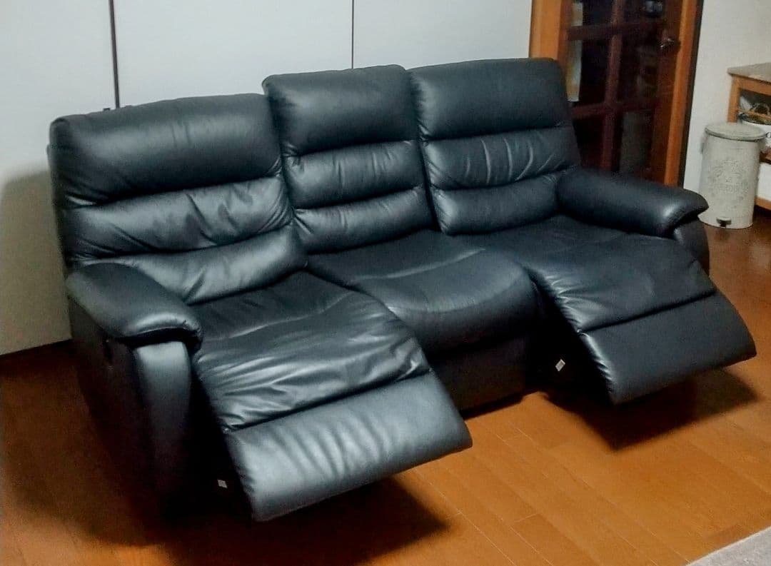 ニトリ 電動リクライニングソファー ビリーバー3 テーブル付き 3人用 黒 本革