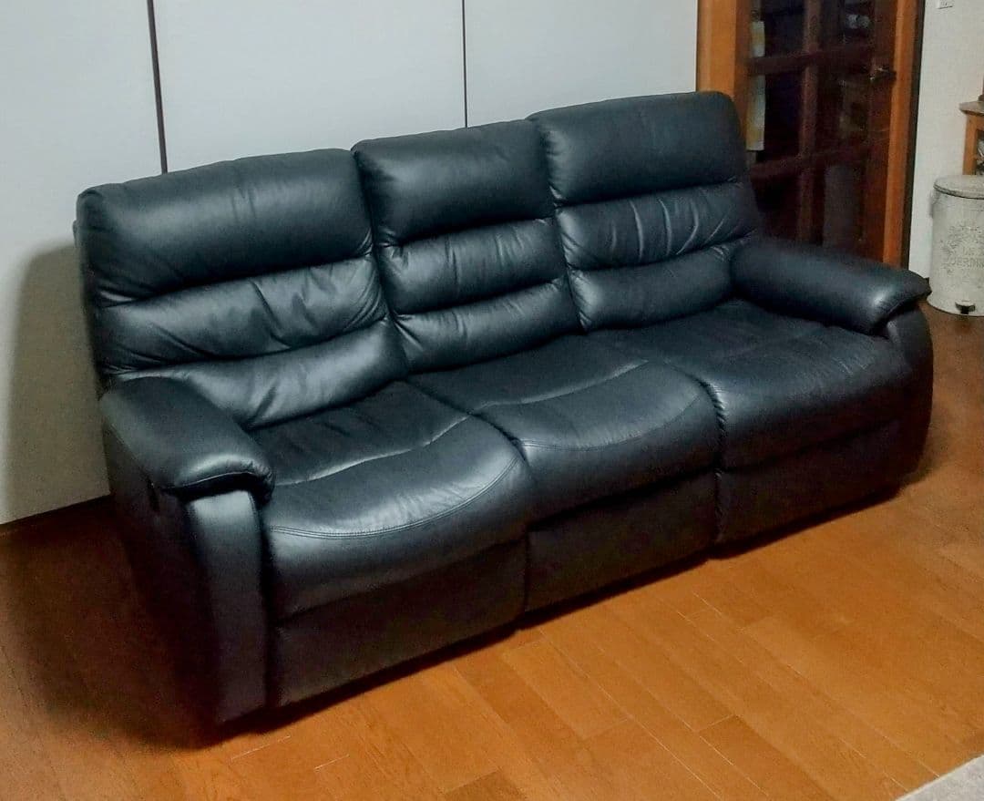 ニトリ 電動リクライニングソファー ビリーバー3 テーブル付き 3人用 黒 本革