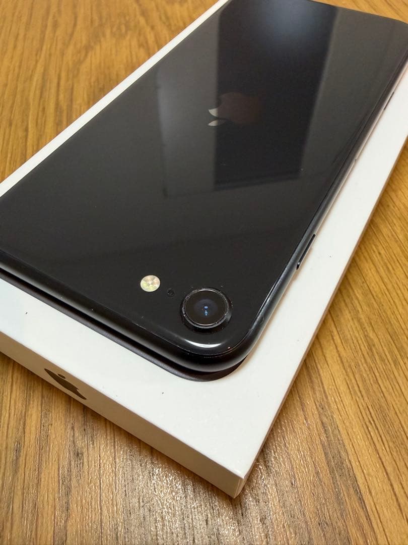 kingsakura8008　iPhone SE 第2世代 64GB