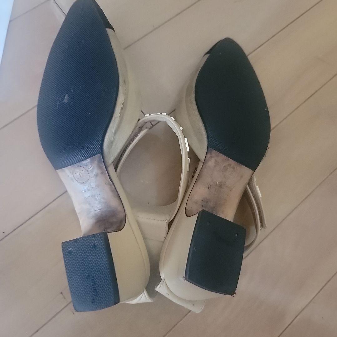 CHANEL ベージュ・ブラック アンクルストラップ フラットシューズ