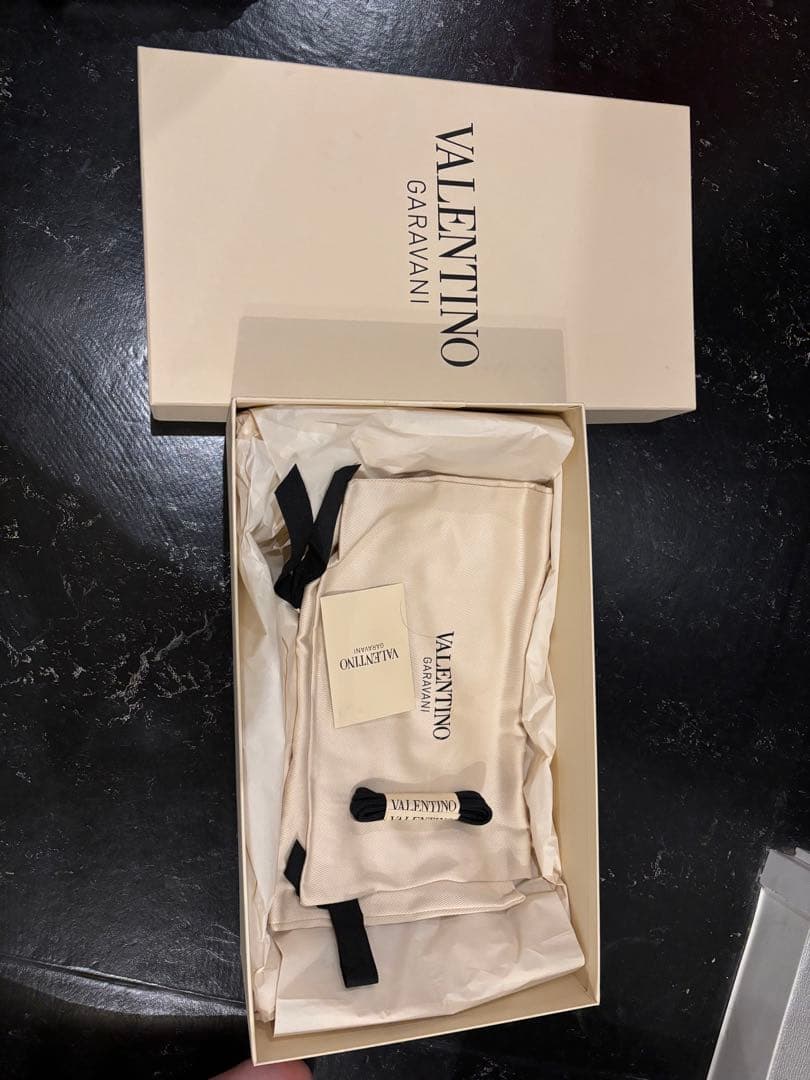 ファンファン　VALENTINO ミケーレ 2026SS スタッズシューズ