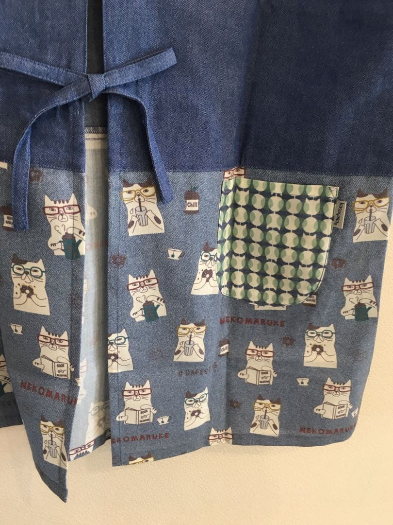 猫柄エプロン　保育士エプロン　春夏　ネコ　ねこ　猫　かわいい　おしゃれ　クスグル