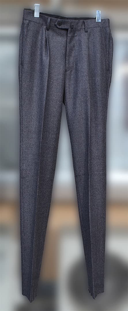 ONLY　ビジネススーツ　カノニコ生地　新品未使用・未裾上げ　サイズ44(s)