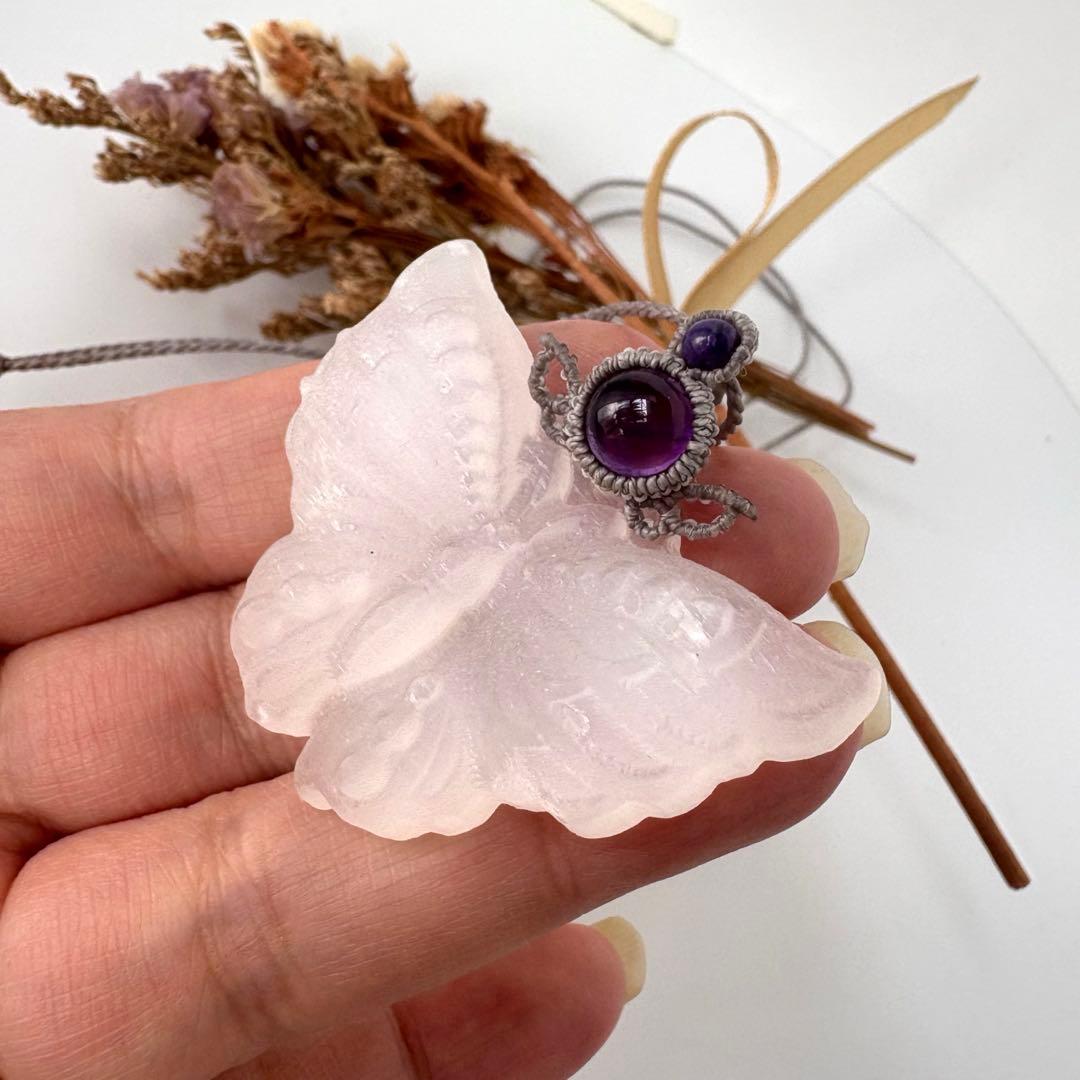 【個性的】蝶形セレナイト×アメジスト×チャロアイトのマクラメネックレス