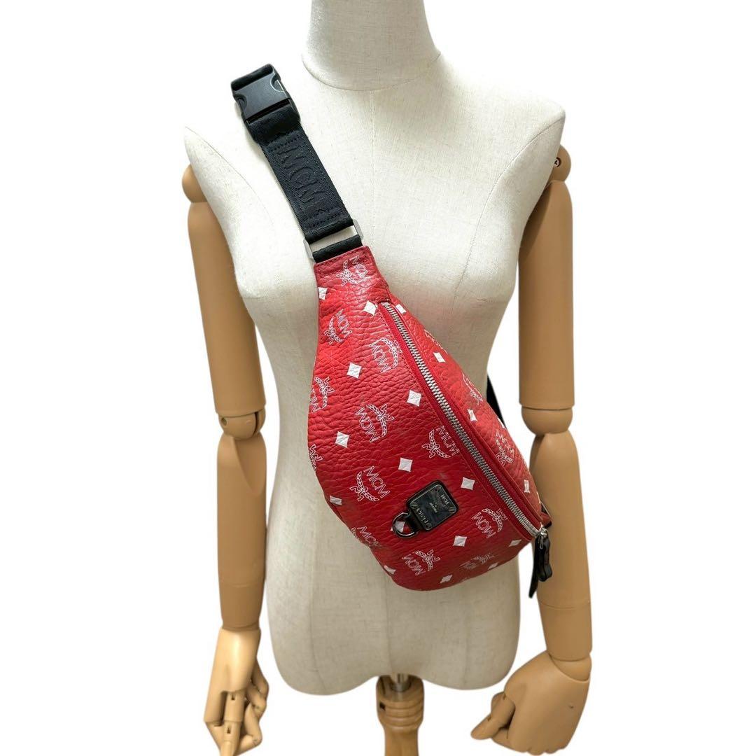 エムシーエム　ウエストポーチ　ボディバッグ　レッド　斜め掛け　2way　総柄
