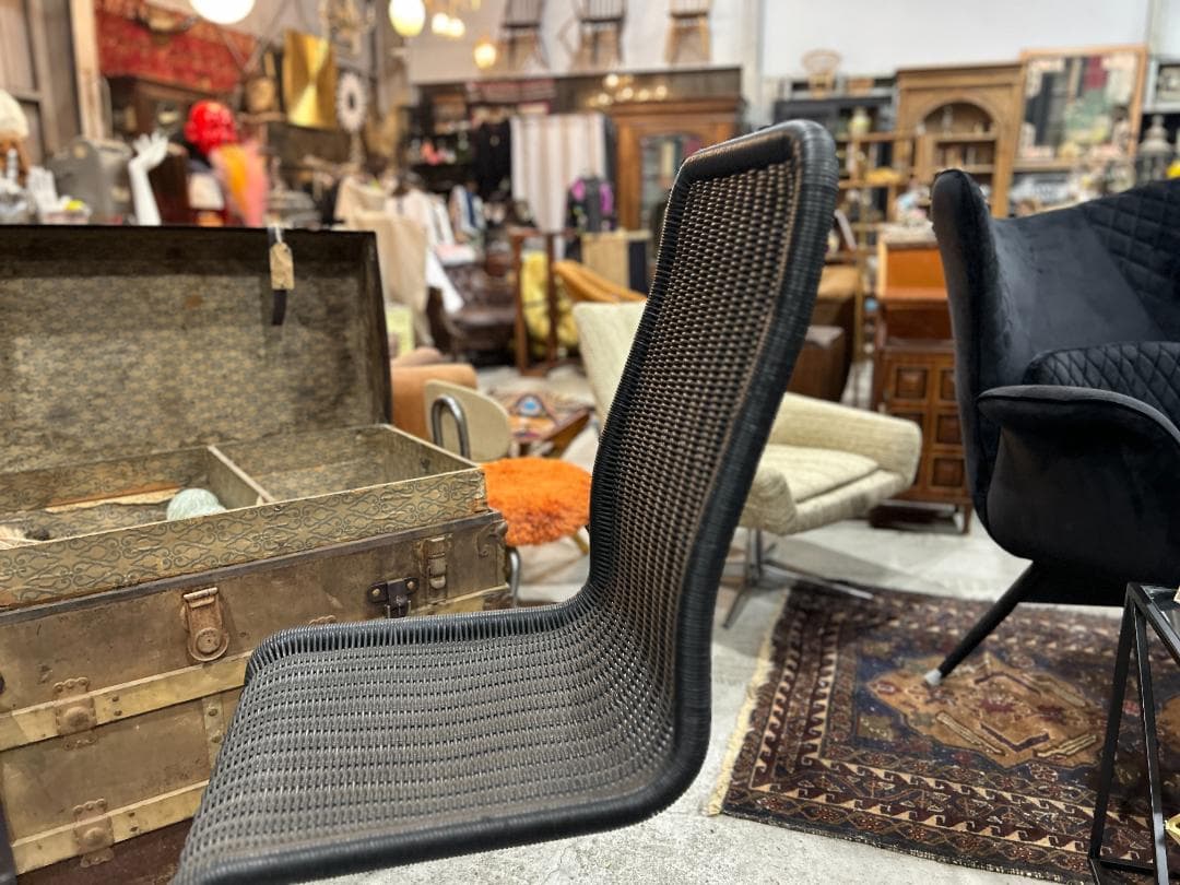 【美品ダイニングチェア④】　黒　ブラック　カンチレバー