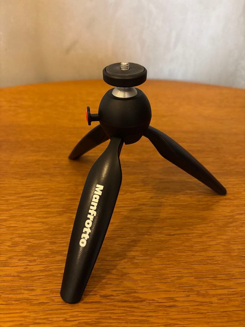 XGIMI Elfin プロジェクター本体（マンフロットミニ三脚付き）