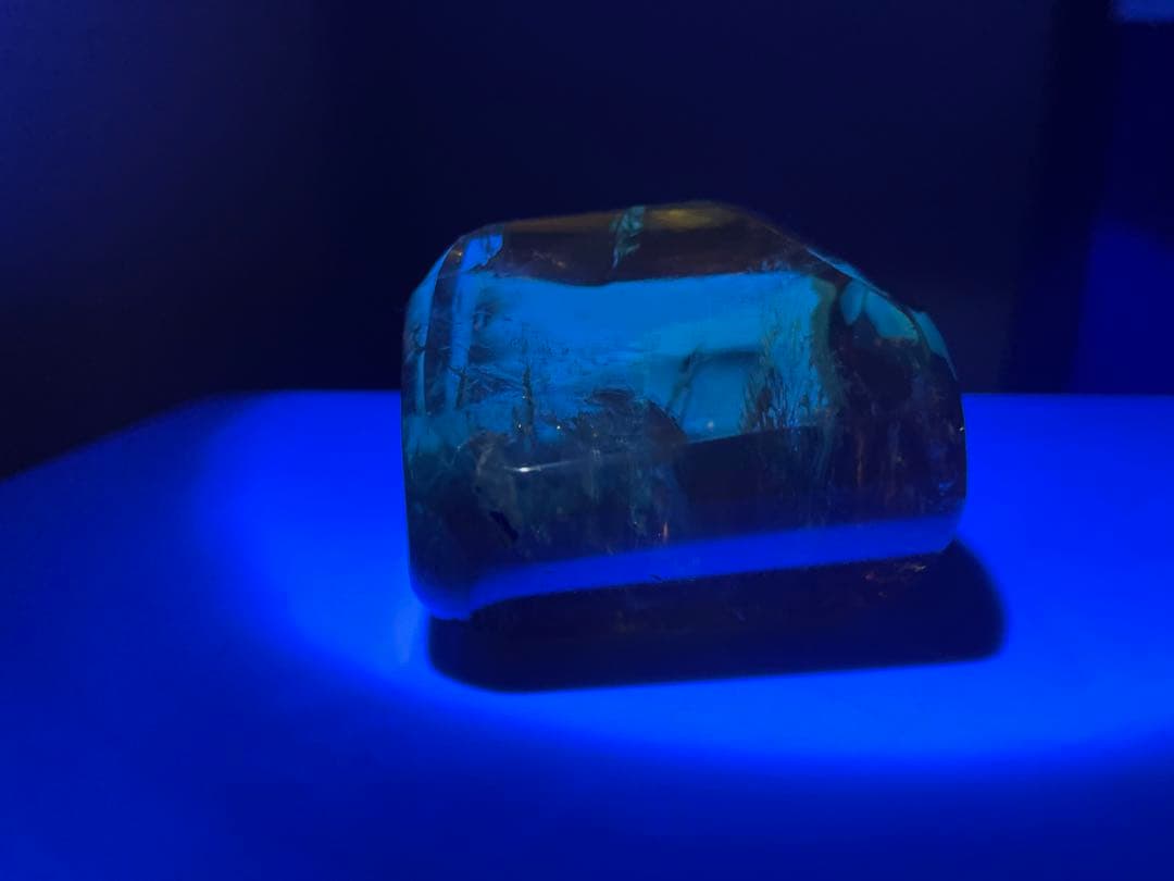 インペリアルトパーズ　710ct 未鑑定　色石