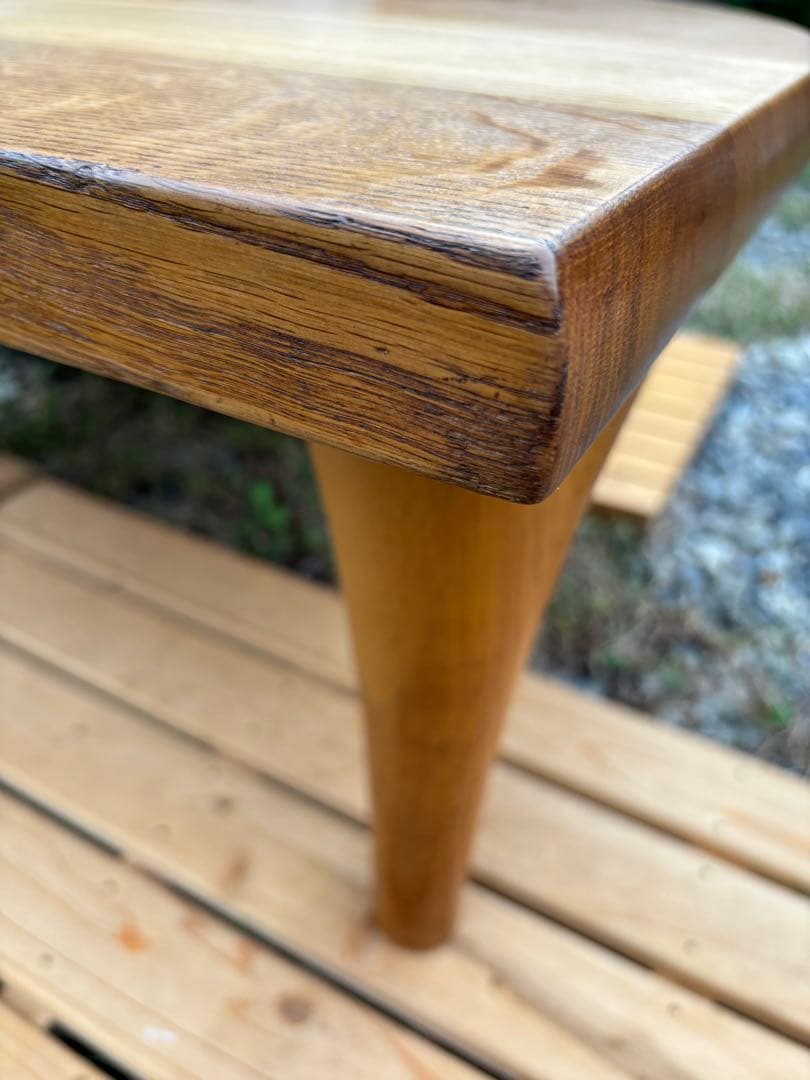 飛騨産業 キツツキ 森のことば オーク無垢材 節入り 半円形リビングローテーブル