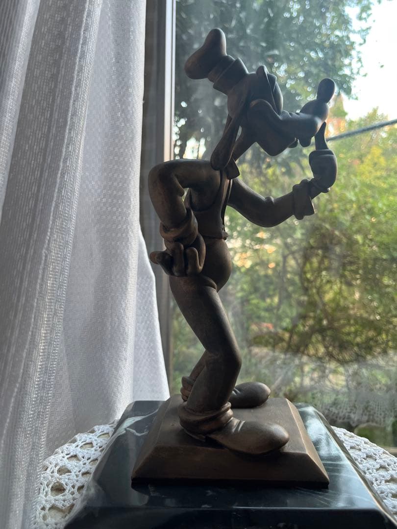 グーフィーブロンズ像レア