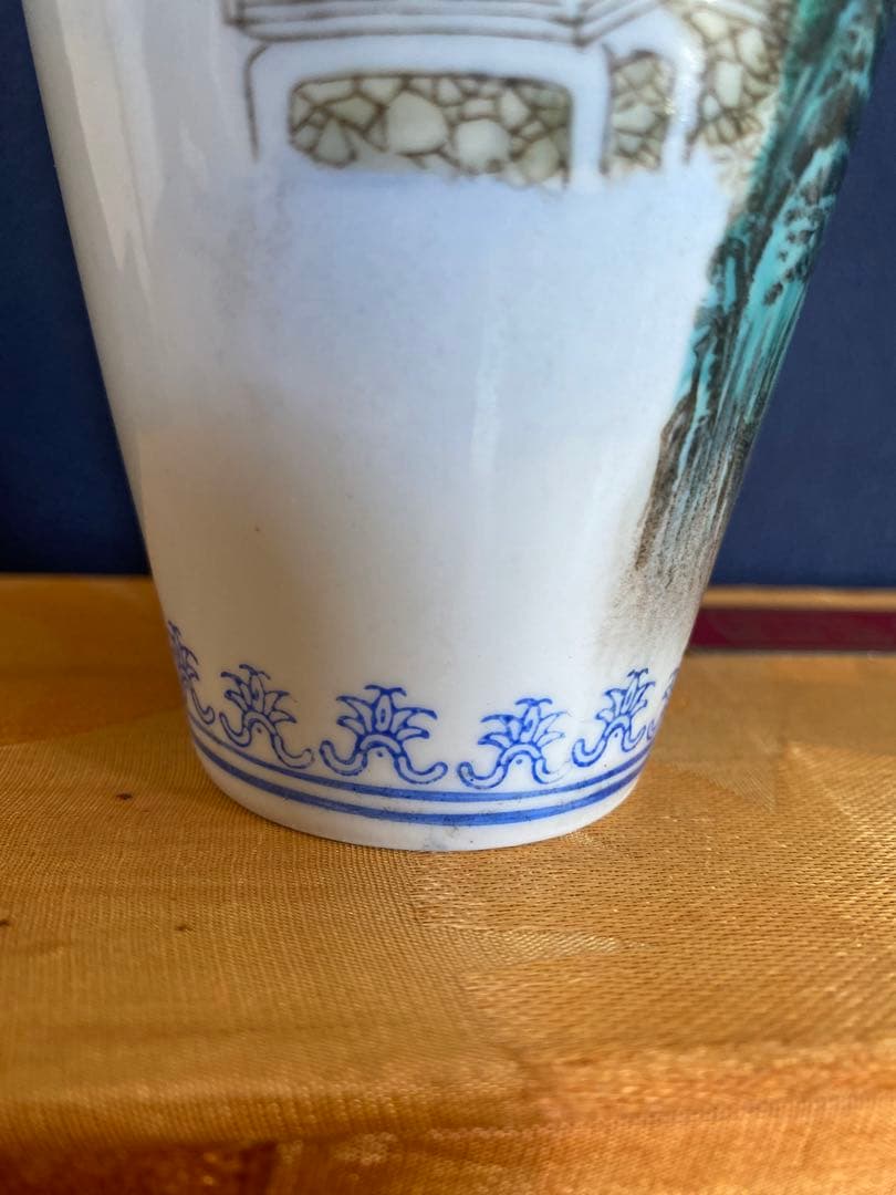 レトロ　中国景徳鎮　山水　壺　磁器　工芸品　美術品　インテリア　置物