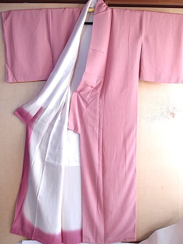 未使用　彫刻伊勢型　超極鮫江戸小紋（華やか薄桃）正絹美品　逸品