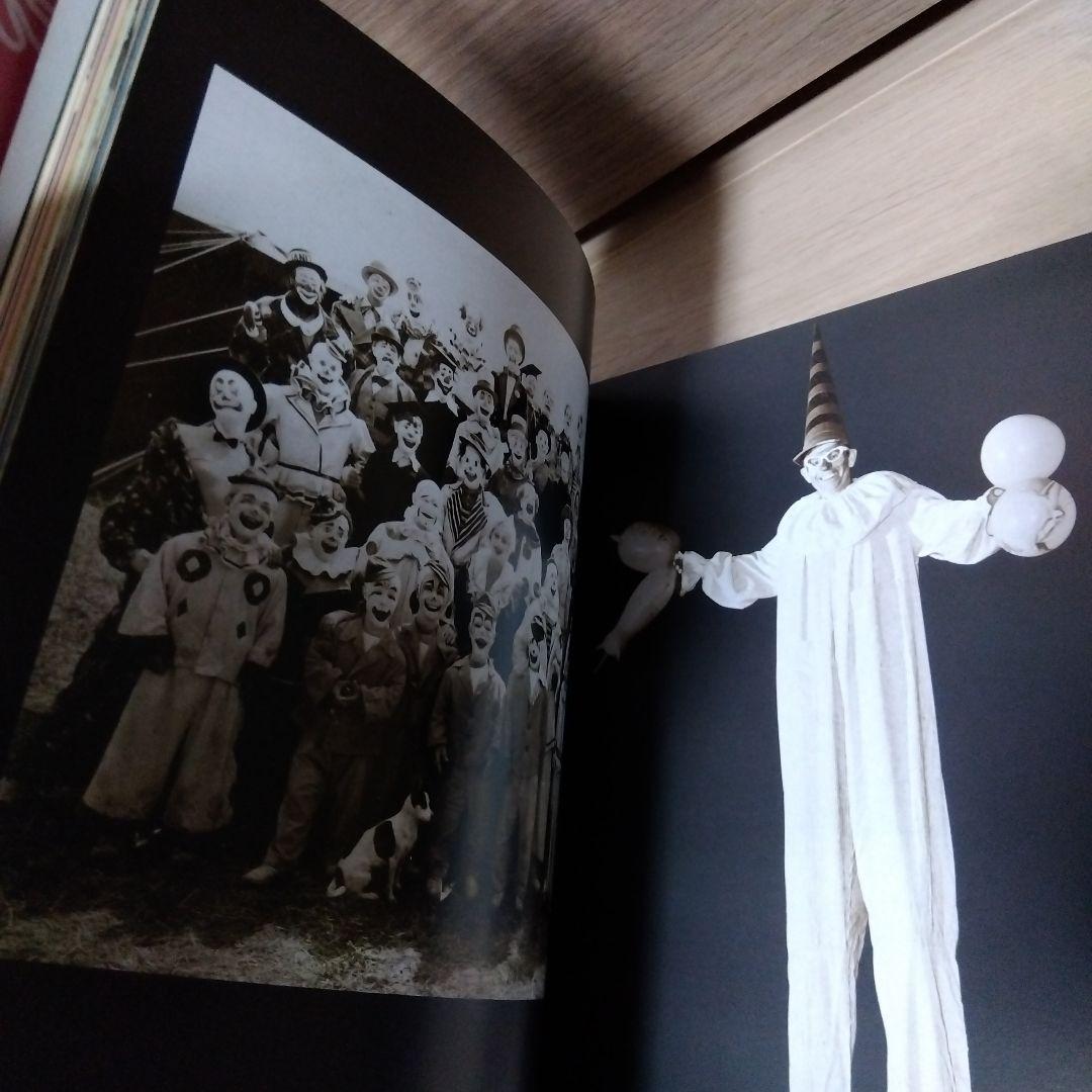 アート・デザイン・音楽 1000 Clowns: More or Less - A Visual Jou