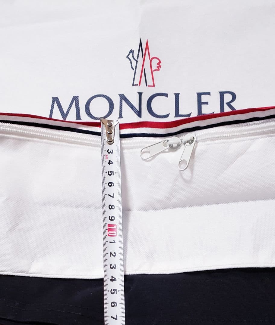 MONCLER　モンクレールTシャツ　ロゴ入り半袖　保存用ガーメントBOX付き♪