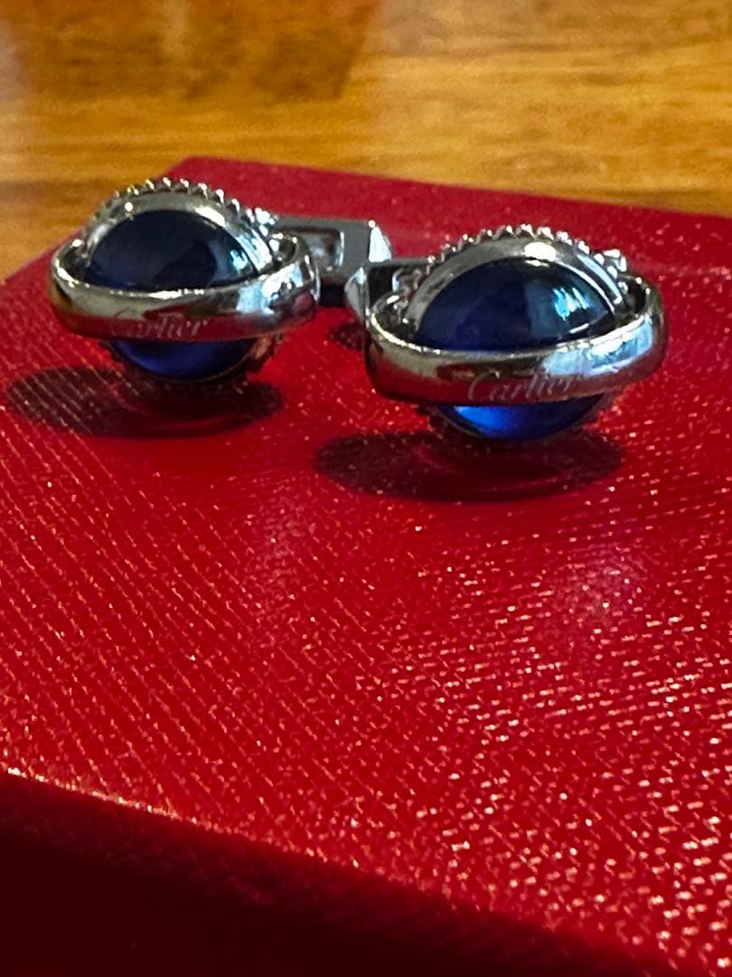 青色球体の金属製カフリンクス