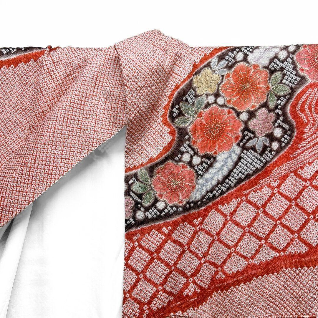 総絞りに金彩の振袖　着物