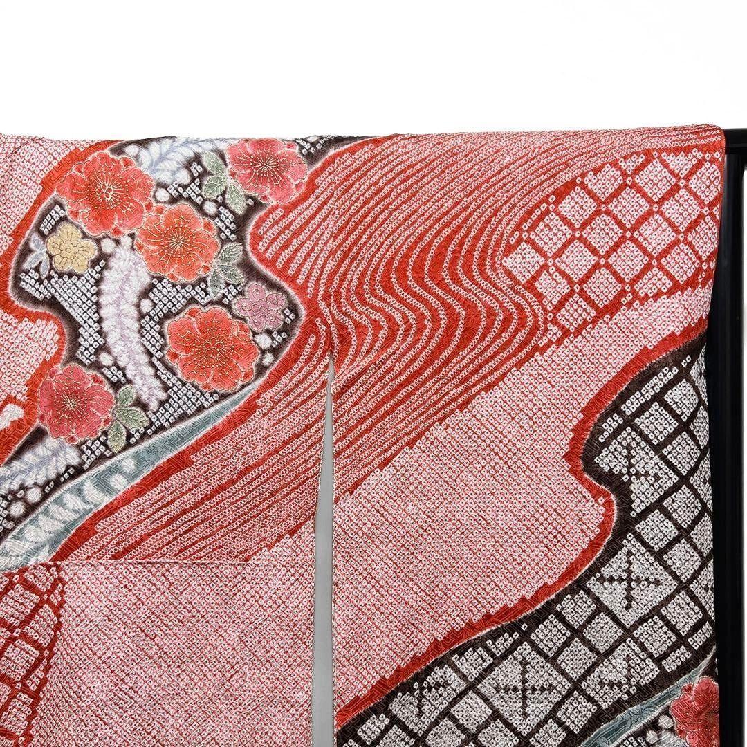 総絞りに金彩の振袖　着物