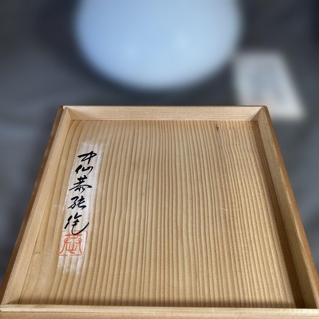 【中尾恭純】白磁の伝統　名窯　伝統工芸会員　中仙窯　中尾恭純作　白磁牡丹彫文　壷