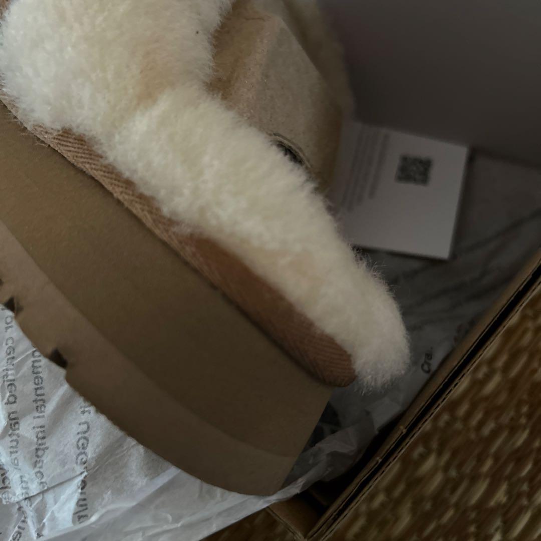 UGG ファーサンダル
