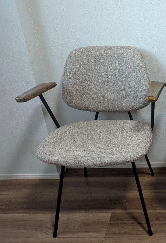 【mash】ブラウン 布張り ダイニングチェア アームレスト付き