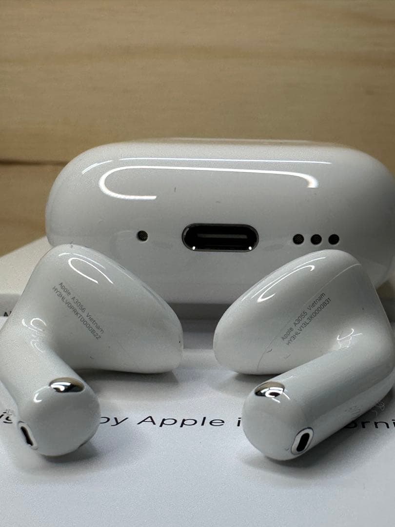 【美品】AirPods 4 ANCモデル MXP93J/A 39PYJ
